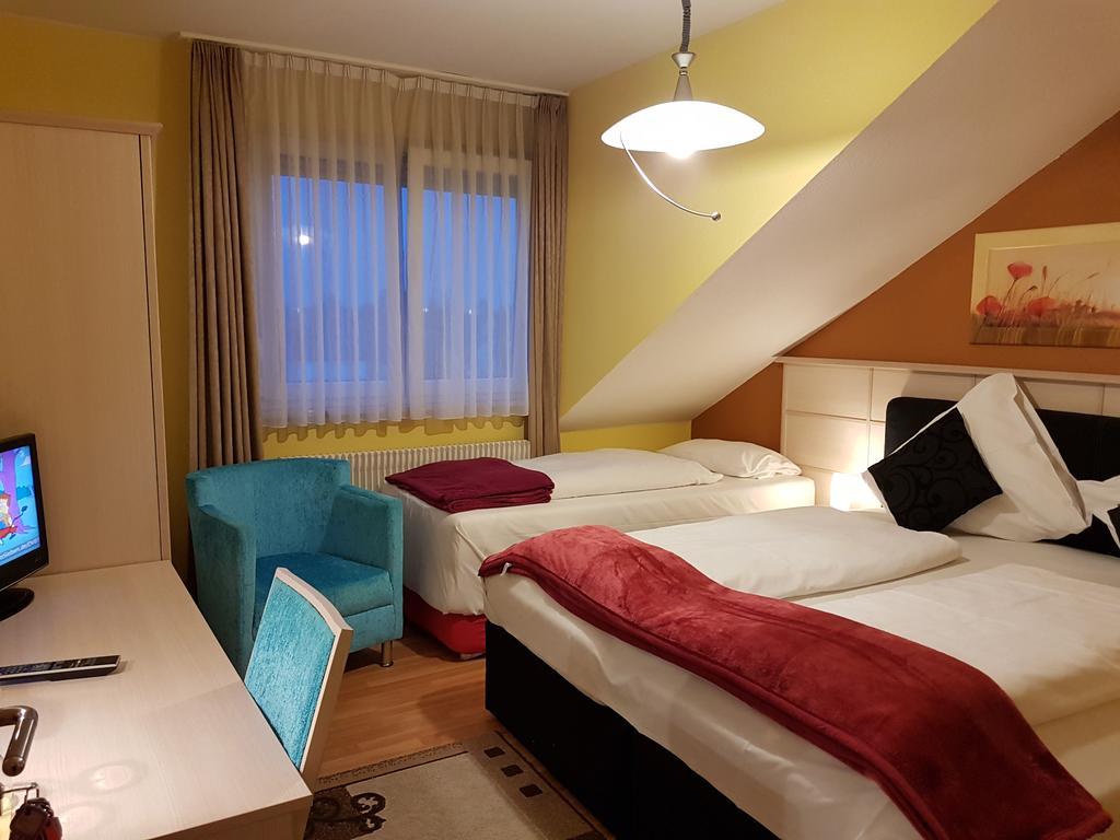 Legend Hotel 비비스하인 외부 사진